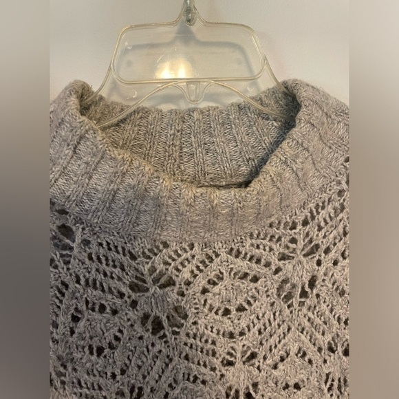 AEO Sweater Large - Picture 3 of 7